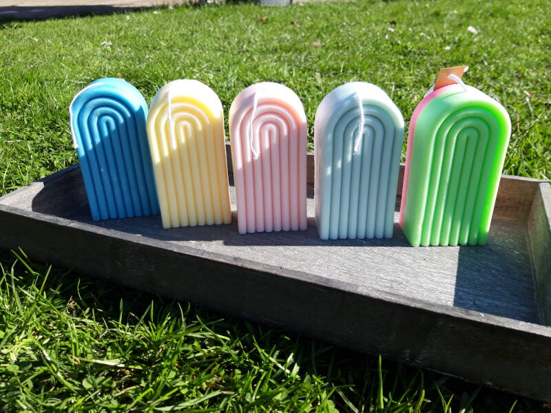 Regenboog kaars – Rainbow candle – figuurkaars – decoratie -sfeer -koolzaadwas