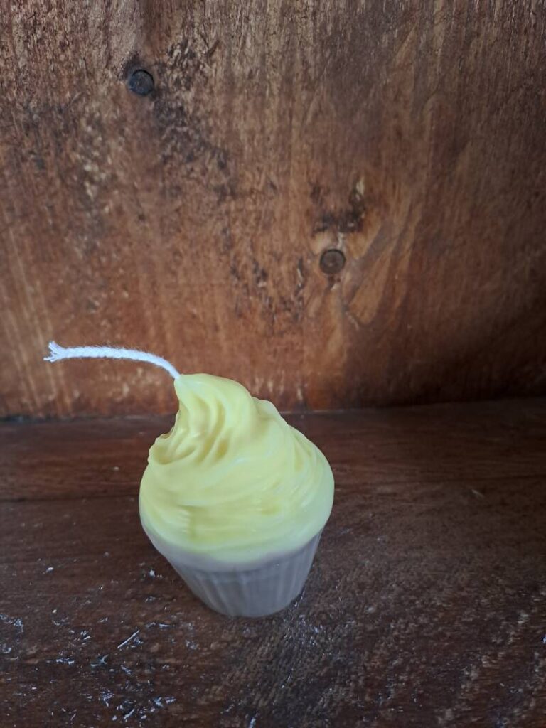 Cupcake kaars- 100%koolzaadwas- handmade-candle - Afbeelding 5