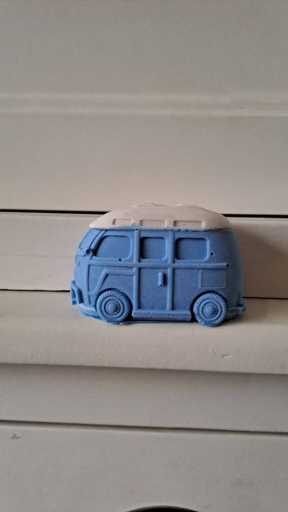 VW Camper bus kandelaar handgemaakt van jesmonite - Afbeelding 2