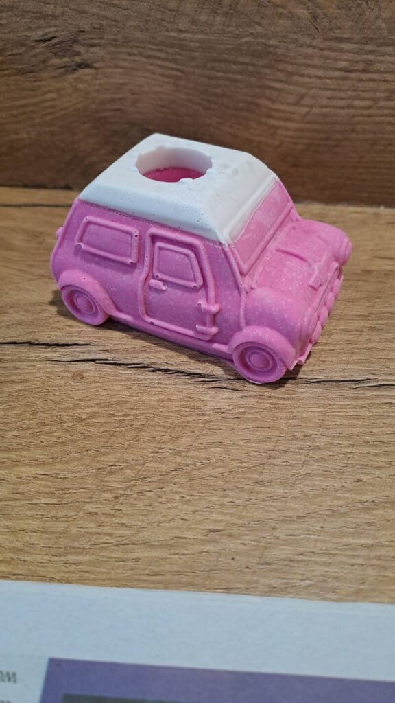 Minicooper kandelaar handgemaakt van jesmonite - Afbeelding 3