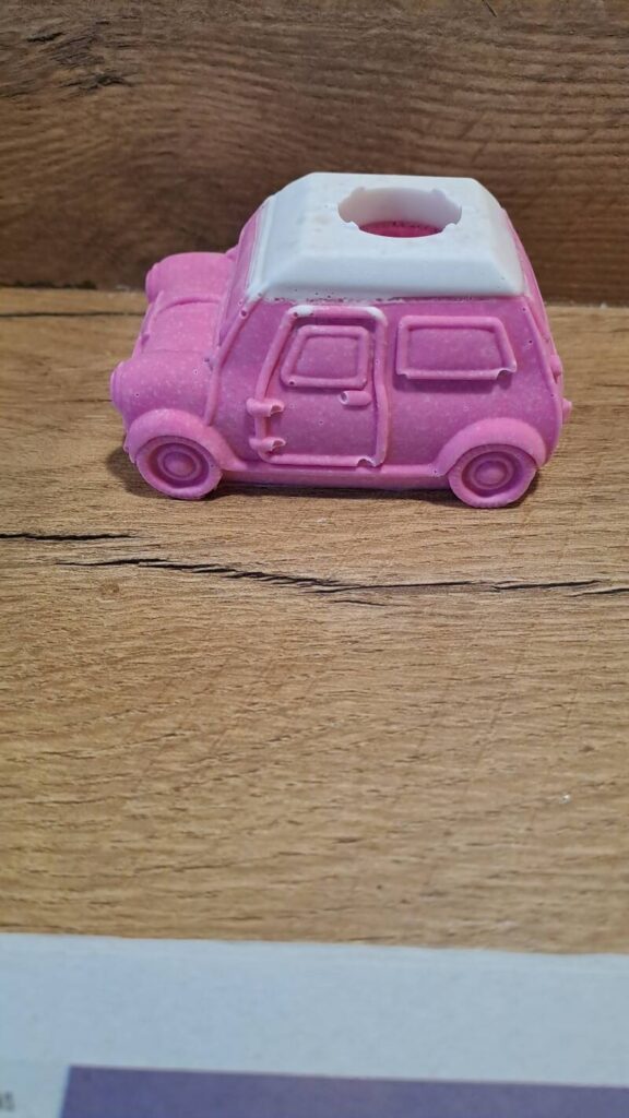 Minicooper kandelaar handgemaakt van jesmonite - Afbeelding 4