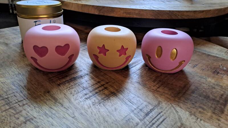 Smiley kandelaar  handgemaakt van jesmonite