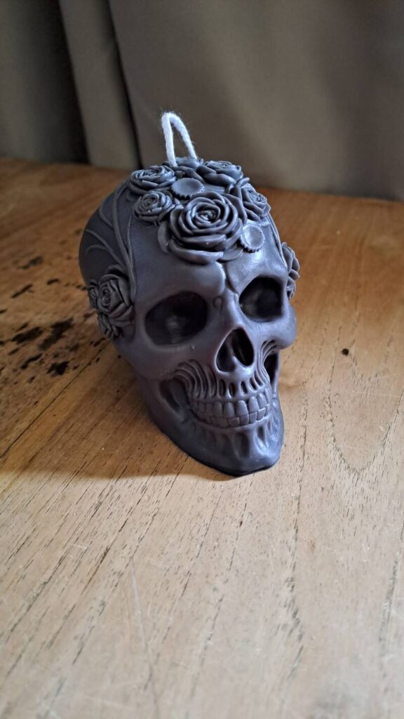 Skull doodshoofd kaars met bloemen – schedel decoratie