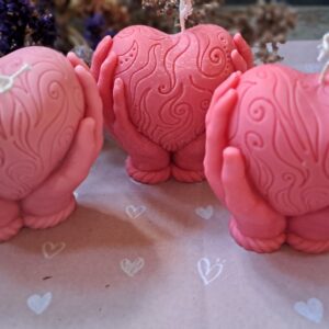 Decoratie kaars handen met hart- handgemaakt -valentijnsdag