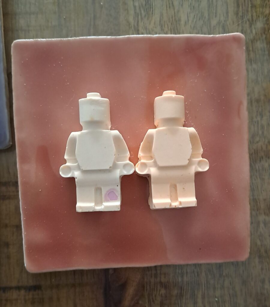 Tegeltje 3D mini legopoppetjes /robotjes