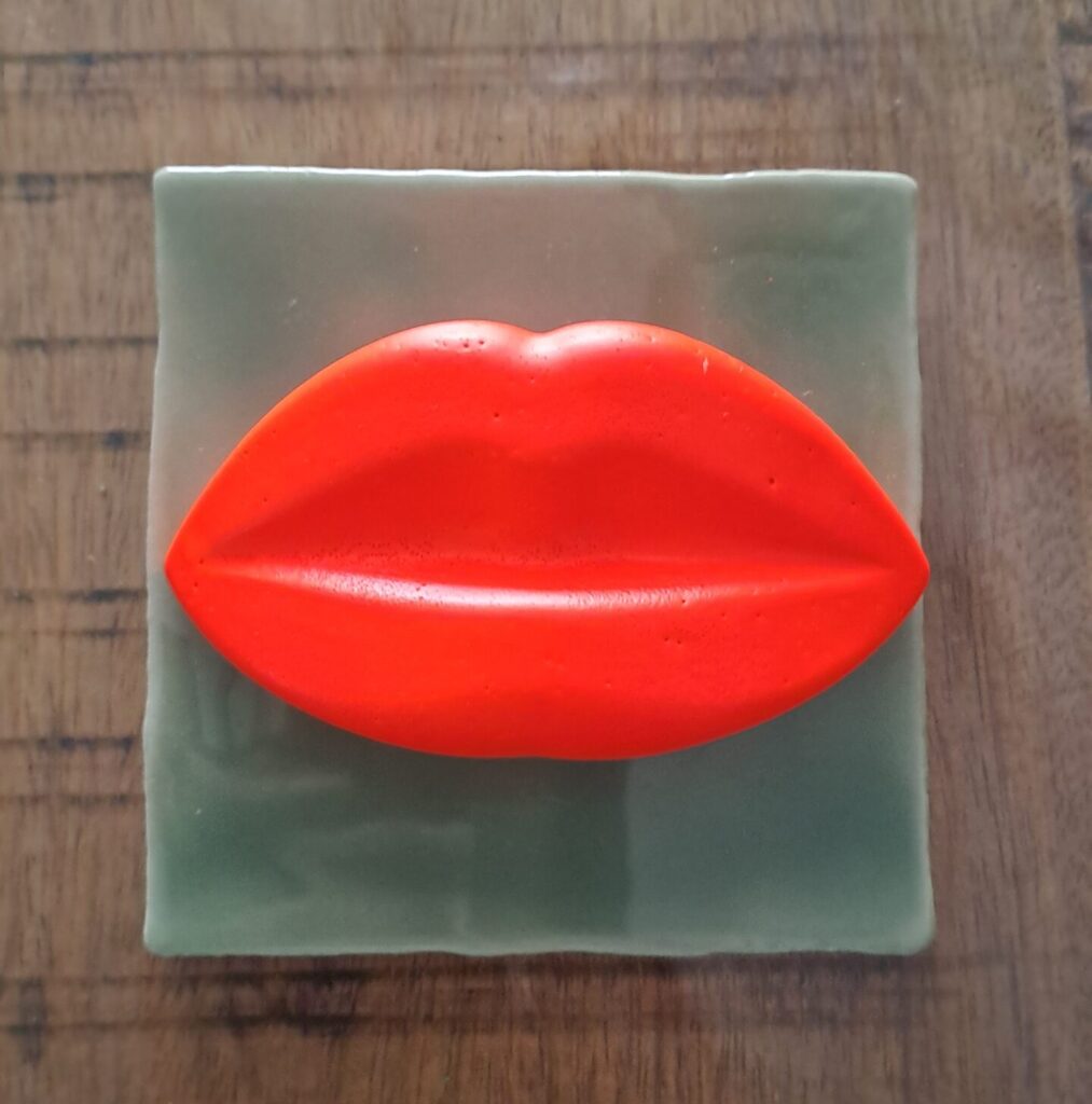 Tegeltje 3D neonoranje mond